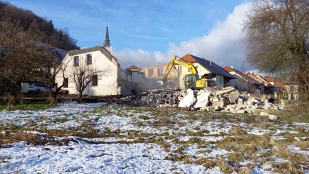 Mirna, rusenje hise na zacetku bodoce obvoznice (4)